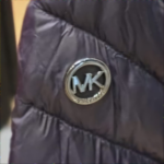 77C5437M42 DOUDOUNE RÉVERSIBLE EN NYLON MATELASSÉ MICHAEL KORS VUE EN SITUATION