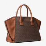 GRAND SAC AVRIL LOGO SIGNATURE MICHAEL KORS 35F4G4VS3B BROWN VUE EN SITUATION