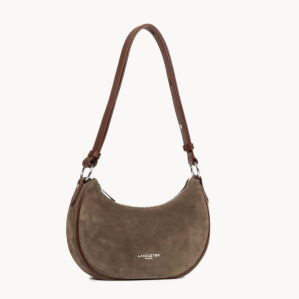 480-081 PETIT SAC BESACE SUEDE CHATAIGNE VUE LATÉRALE LANCASTER