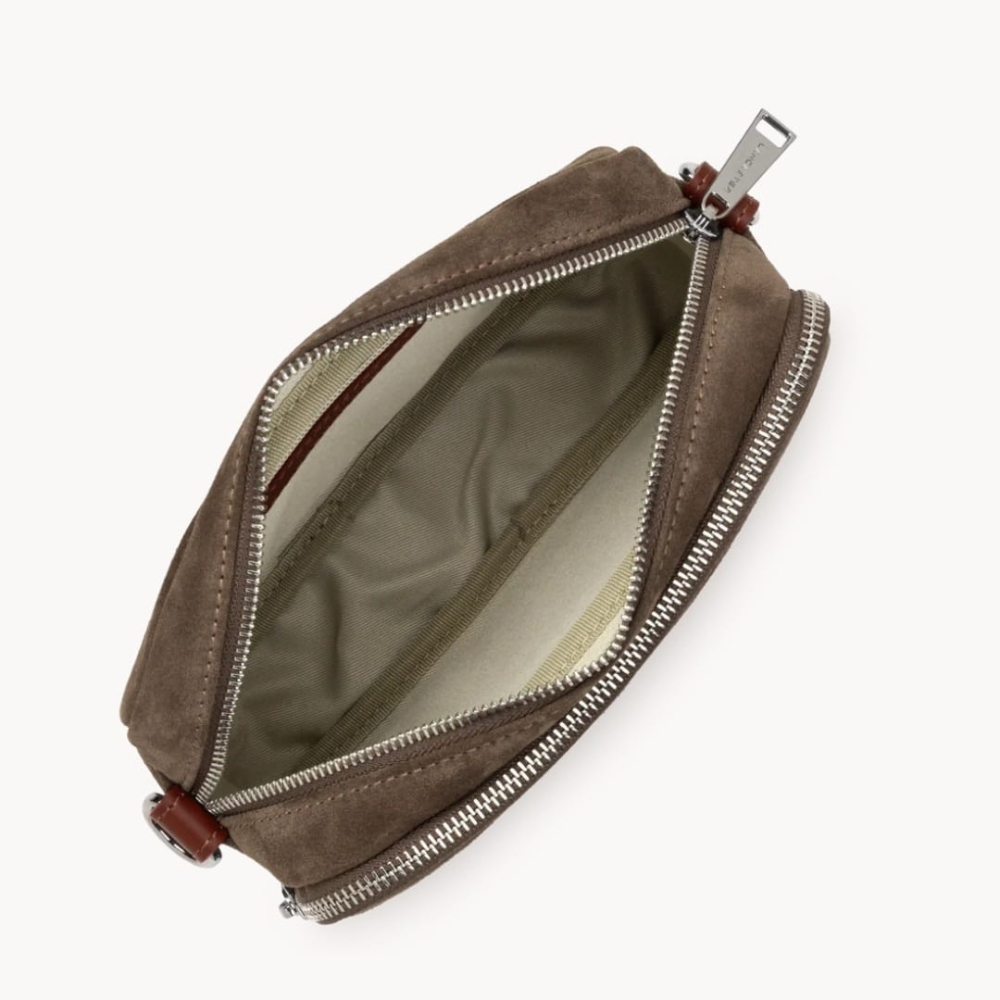 SAC TROTTEUR SUEDE 480-065 LANCASTER CHÂTAIGNE VUE INTÉRIEURE SAC TROTTEUR SUEDE 480-065 LANCASTER CHÂTAIGNE VUE INTÉRIEURE