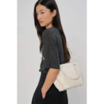 Sac à main Foulonné Double Louisa Lancaster 470-18 écru-beige vue en situation 2